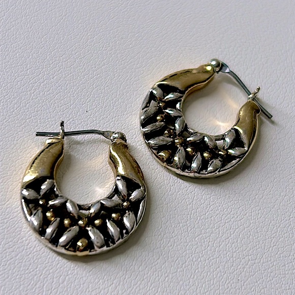 🖤Vtg Hoop earrings - Picture 4 of 9